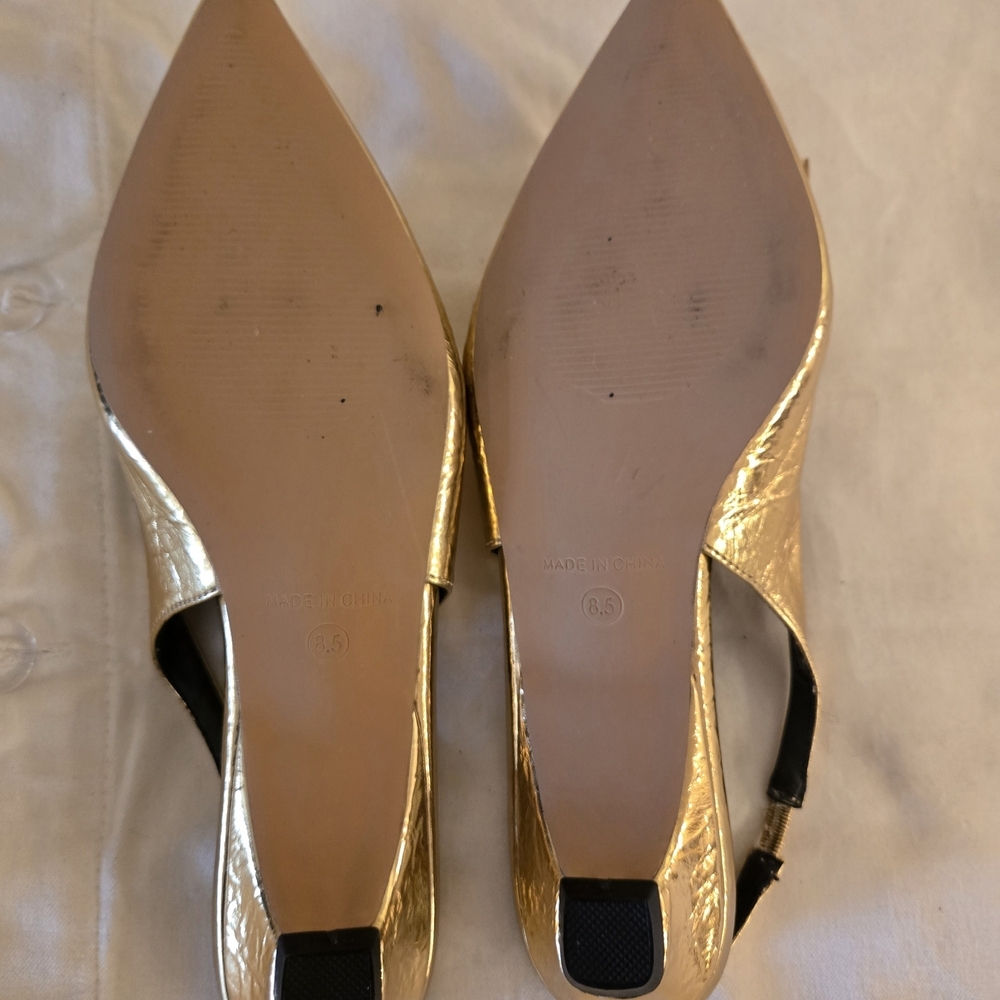 Elegant Gold Women's Shoes with Bow Detail - Picture 4 of 6